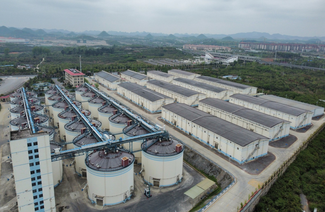 dji_fly_20240406-----西南糧食城已建成中央、省、貴陽市三級(jí)儲(chǔ)備55萬噸，其中，中央儲(chǔ)備糧貴陽直屬庫15萬噸，貴州省儲(chǔ)備糧管理總公司貴安中心庫20萬噸；貴陽市市級(jí)儲(chǔ)備20萬噸。貴州日?qǐng)?bào)天眼.jpg