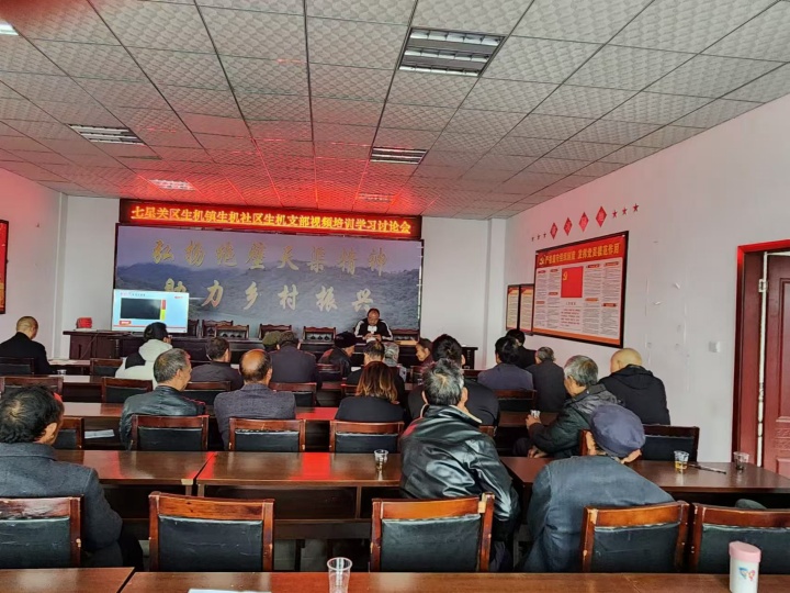 畢節(jié)市七星關(guān)區(qū)生機鎮(zhèn)生機社區(qū)黨支部書記組織黨員學(xué)習討論_副本.jpg
