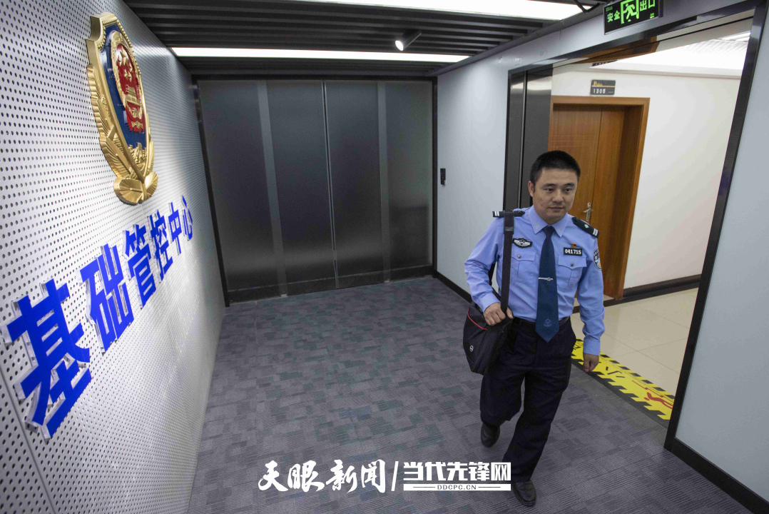 披星戴月回家，對雷庭方而言已是常態(tài)。對他來說，讓更多人能夠回家，更有意義。.jpg